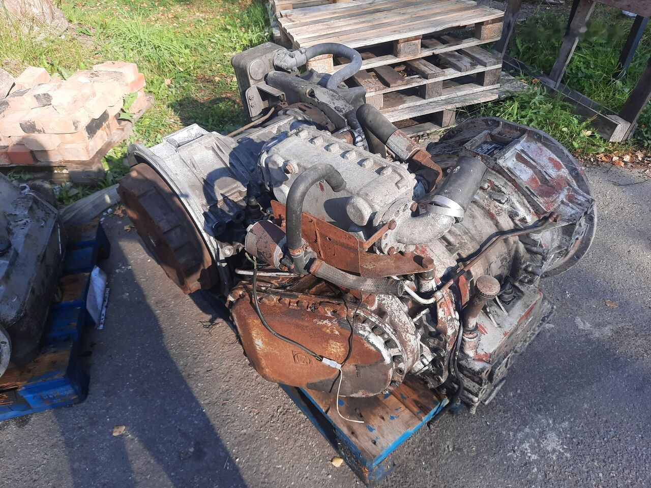 ZF 5HP 590 .5HP602c. 5HP502C . 5HP500 .4HP500 / dlya Mersede Scania Volvo B 6 - Getriebe für Bus: das Bild 1 ZF 5HP 590 .5HP602c. 5HP502C . 5HP500 .4HP500 / dlya Mersede Scania Volvo B 6 - Getriebe für Bus: das Bild 1