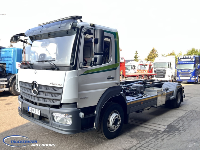 Mercedes-Benz Atego 1527 Manuel, Euro 6, HIAB 10 Tons - Abrollkipper: das Bild 3 Mercedes-Benz Atego 1527 Manuel, Euro 6, HIAB 10 Tons - Abrollkipper: das Bild 3