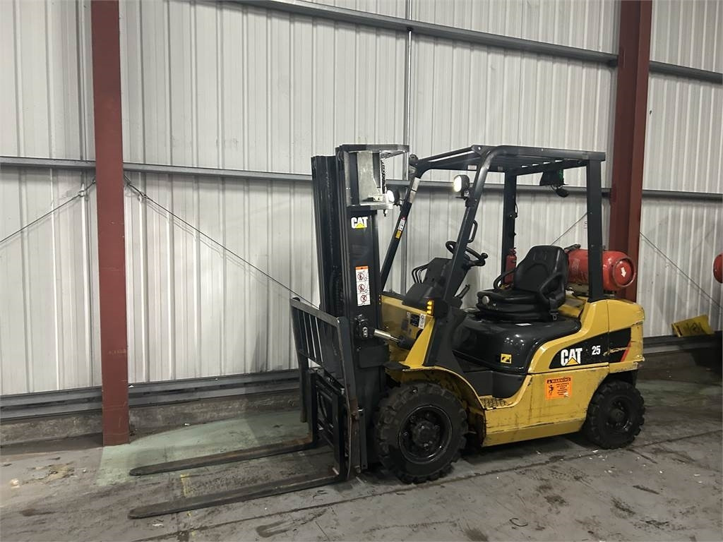 CAT GP25NT - Treibgasstapler: das Bild 2 CAT GP25NT - Treibgasstapler: das Bild 2