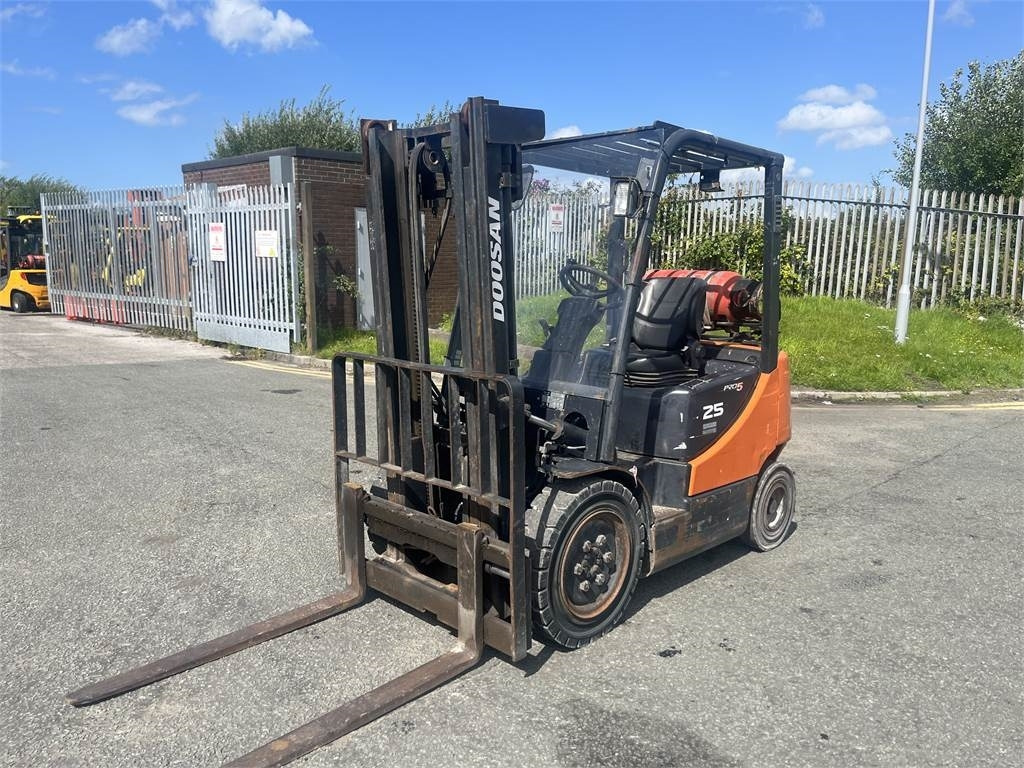 Doosan G25P-5 - Treibgasstapler: das Bild 2 Doosan G25P-5 - Treibgasstapler: das Bild 2