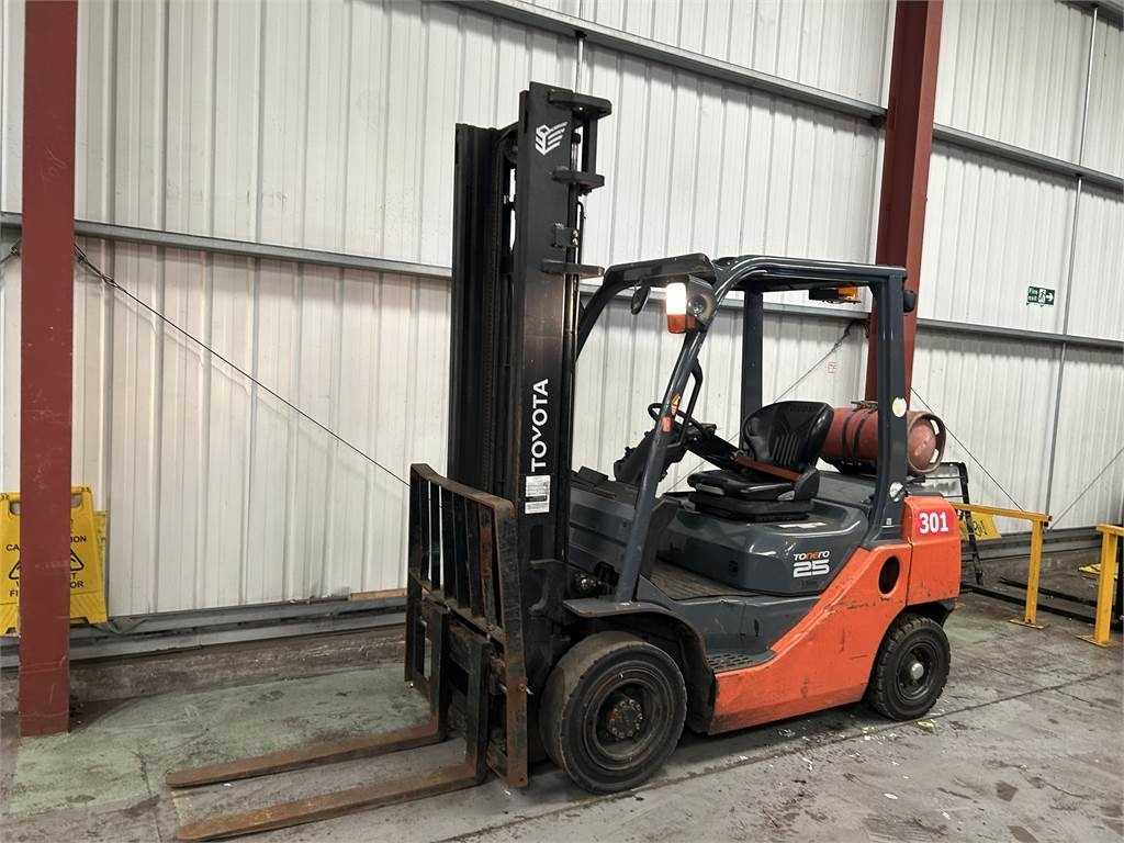 Toyota 02-8FGF25 - Treibgasstapler: das Bild 2 Toyota 02-8FGF25 - Treibgasstapler: das Bild 2