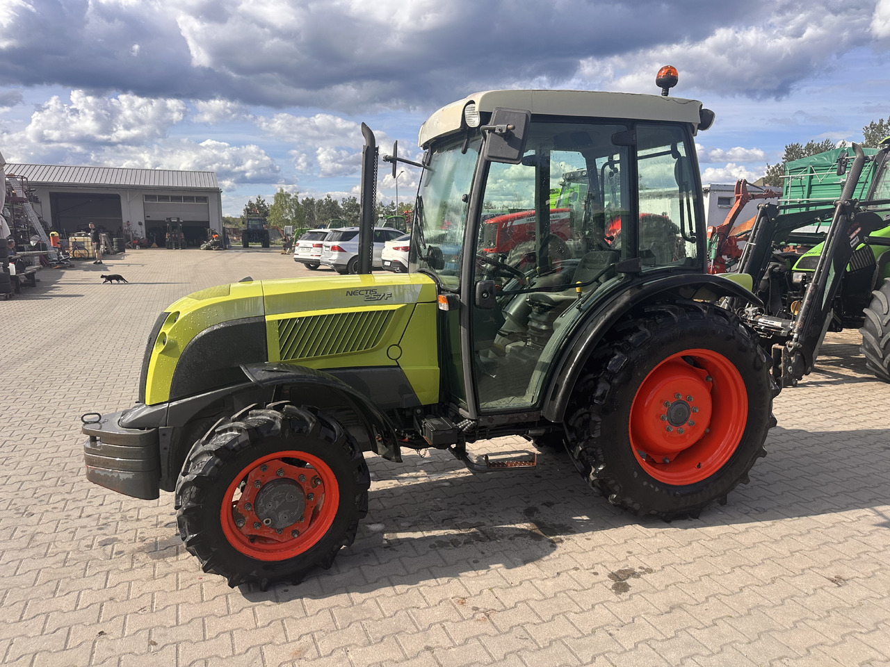 CLAAS NECTIS 257F - Traktor: das Bild 1 CLAAS NECTIS 257F - Traktor: das Bild 1