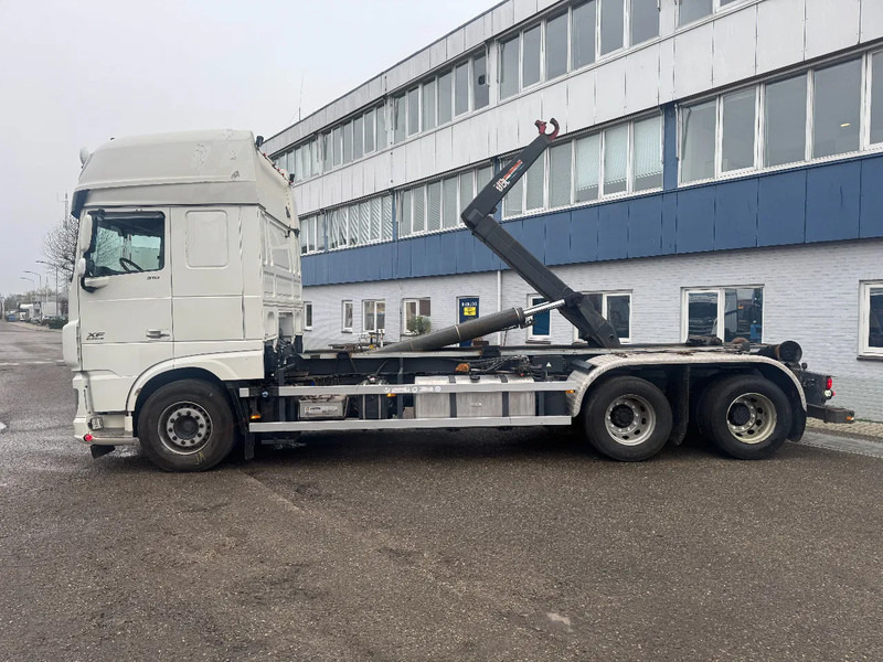 DAF XF 510 6X2 EURO 6 VDL 30T HOOK 2017 - Abrollkipper: das Bild 2 DAF XF 510 6X2 EURO 6 VDL 30T HOOK 2017 - Abrollkipper: das Bild 2