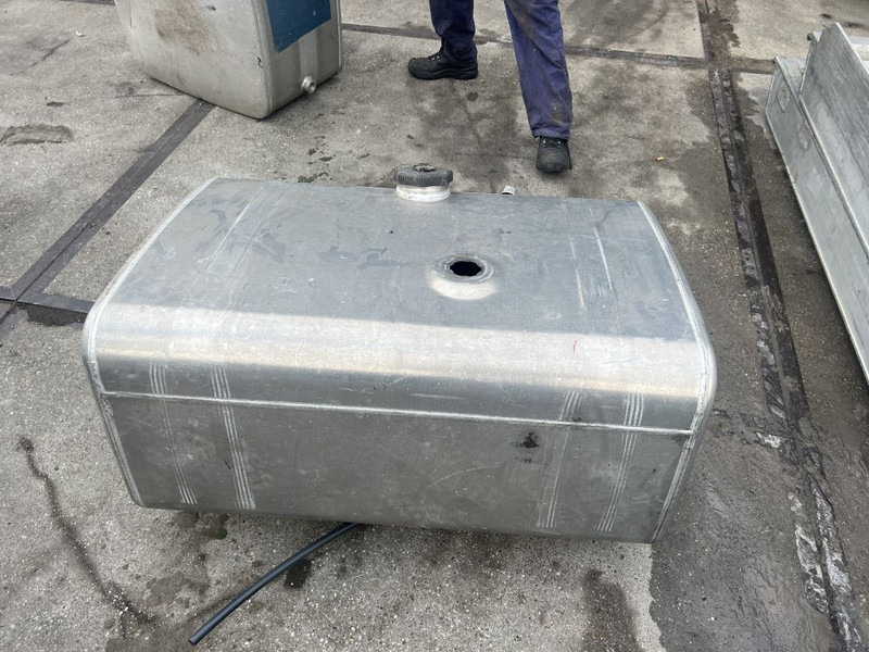 Diversen 460 liter brandstof tank - Kraftstofftank für LKW: das Bild 1 Diversen 460 liter brandstof tank - Kraftstofftank für LKW: das Bild 1