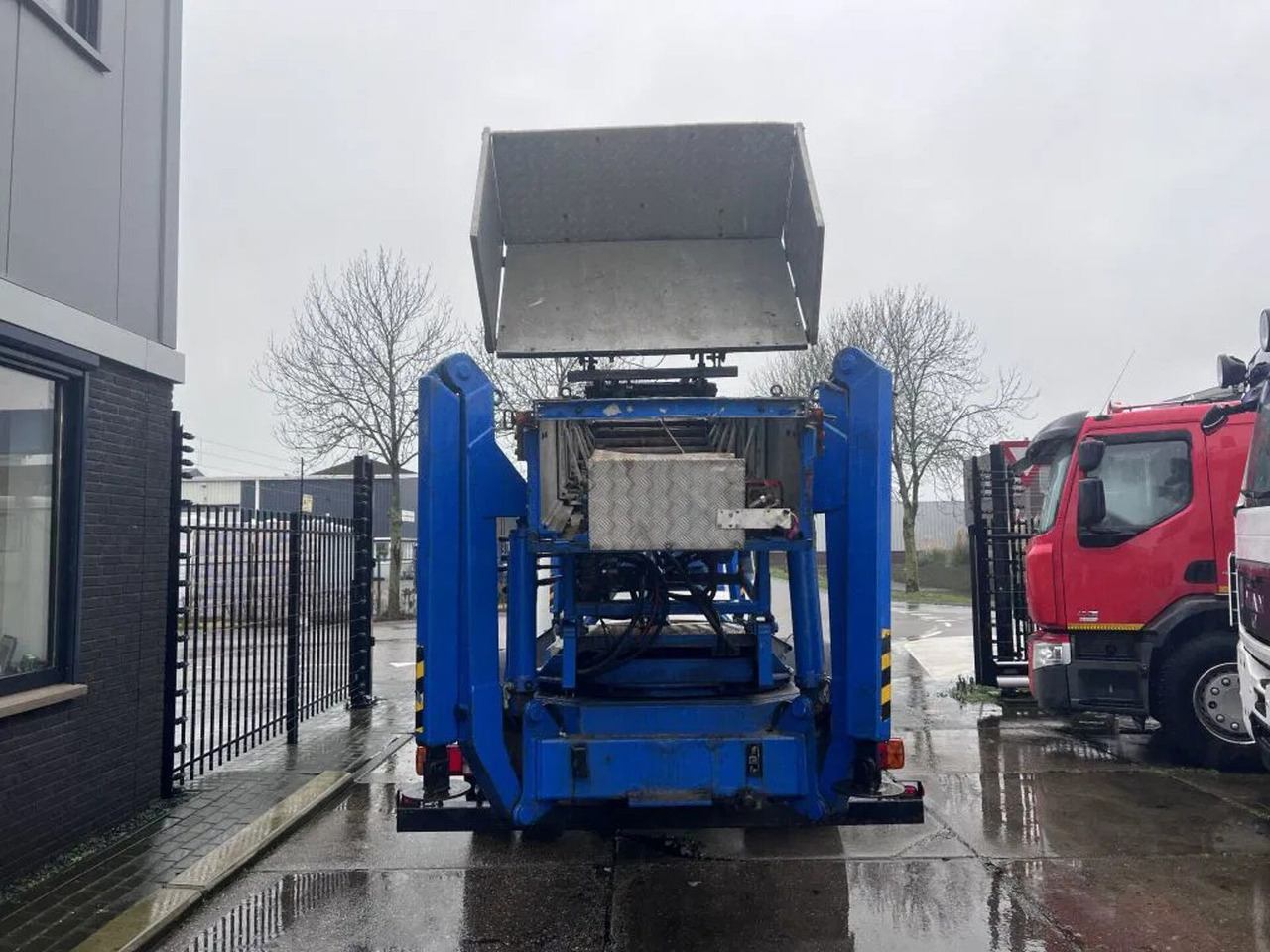 International 4600 4x2 210HP + TEUPEN hyL International 4600 4x2 210HP + TEUPEN hyLI - LKW mit Arbeitsbühne: das Bild 5 International 4600 4x2 210HP + TEUPEN hyL International 4600 4x2 210HP + TEUPEN hyLI - LKW mit Arbeitsbühne: das Bild 5