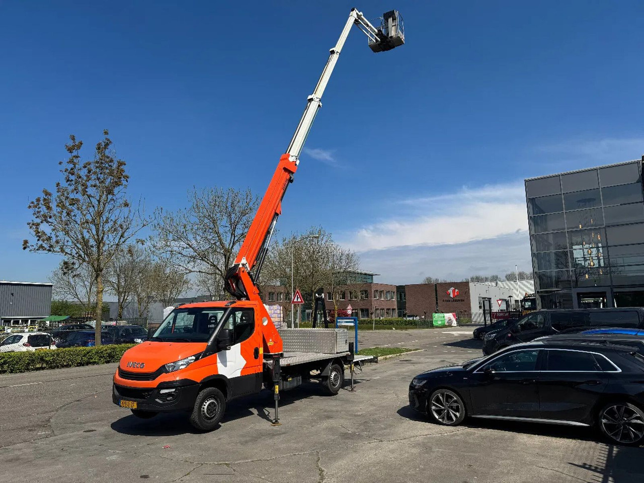Iveco DAILY 35 140 SCORPION 2112J 2019 - LKW mit Arbeitsbühne: das Bild 1 Iveco DAILY 35 140 SCORPION 2112J 2019 - LKW mit Arbeitsbühne: das Bild 1