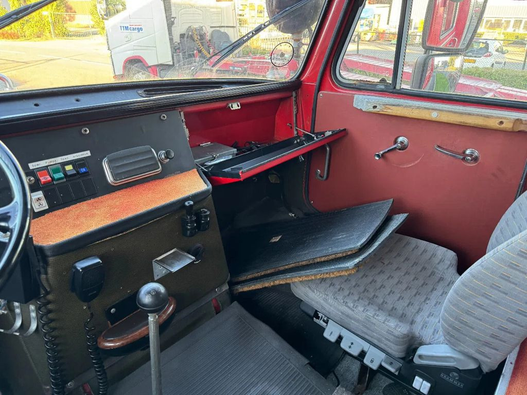 Feuerwehrfahrzeug MAN 13 4X2 FIRE TRUCK: das Bild 10
