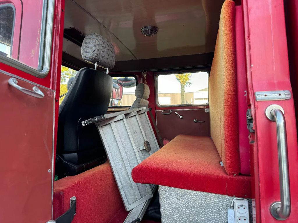 Feuerwehrfahrzeug MAN 13 4X2 FIRE TRUCK: das Bild 8