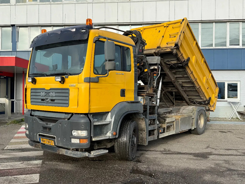MAN TGA 18.310 4X4 + HIAB 122 ES-2 - DAMAGED CRANE - Kipper, Autokran: das Bild 1 MAN TGA 18.310 4X4 + HIAB 122 ES-2 - DAMAGED CRANE - Kipper, Autokran: das Bild 1