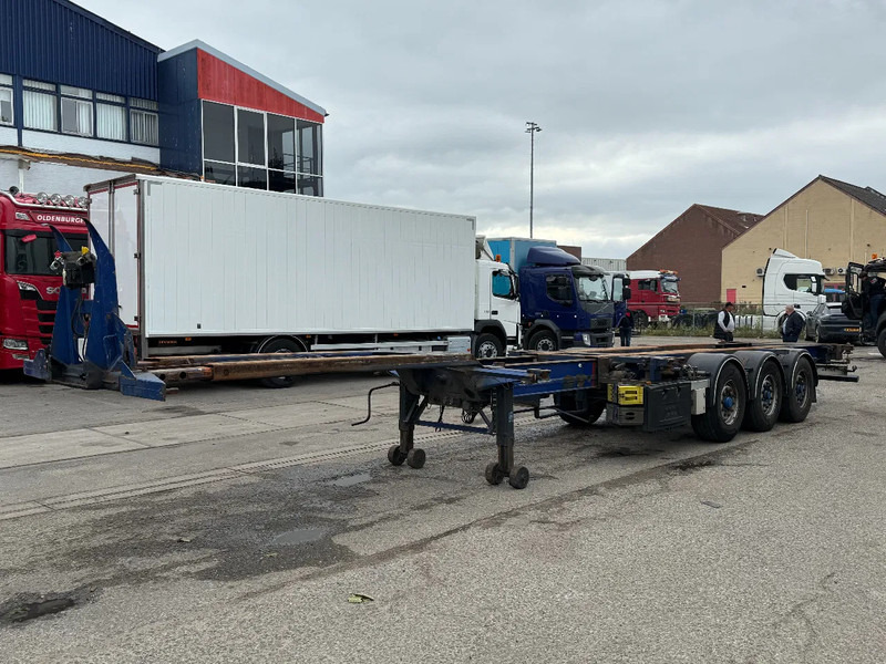 Renders EURO 800 - MULTCHASSIS - 3x BPW AXLE + 2 LIFTING AXLES - Container/ Wechselfahrgestell Auflieger: das Bild 1 Renders EURO 800 - MULTCHASSIS - 3x BPW AXLE + 2 LIFTING AXLES - Container/ Wechselfahrgestell Auflieger: das Bild 1