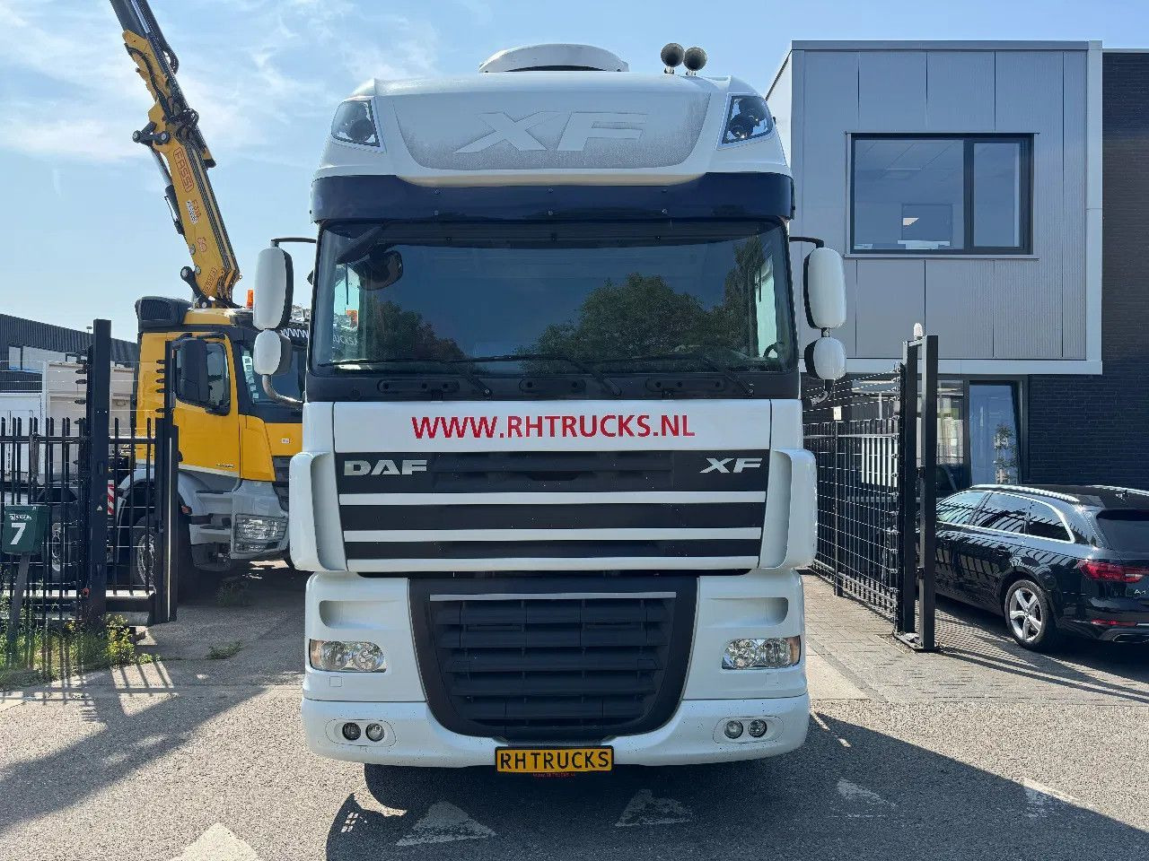 DAF XF 105.510 4X2 SKIRTS ADR RETARDER STANDKLIMA - Sattelzugmaschine: das Bild 2 DAF XF 105.510 4X2 SKIRTS ADR RETARDER STANDKLIMA - Sattelzugmaschine: das Bild 2