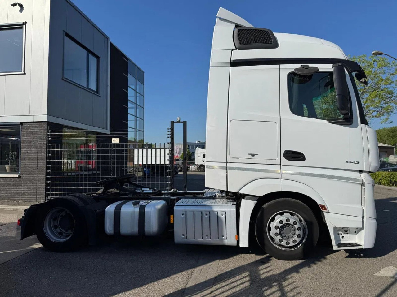Mercedes-Benz Actros 1842 4X2 - EURO 6 + HEFSCHOTEL + ROCKINGE - Sattelzugmaschine: das Bild 4 Mercedes-Benz Actros 1842 4X2 - EURO 6 + HEFSCHOTEL + ROCKINGE - Sattelzugmaschine: das Bild 4