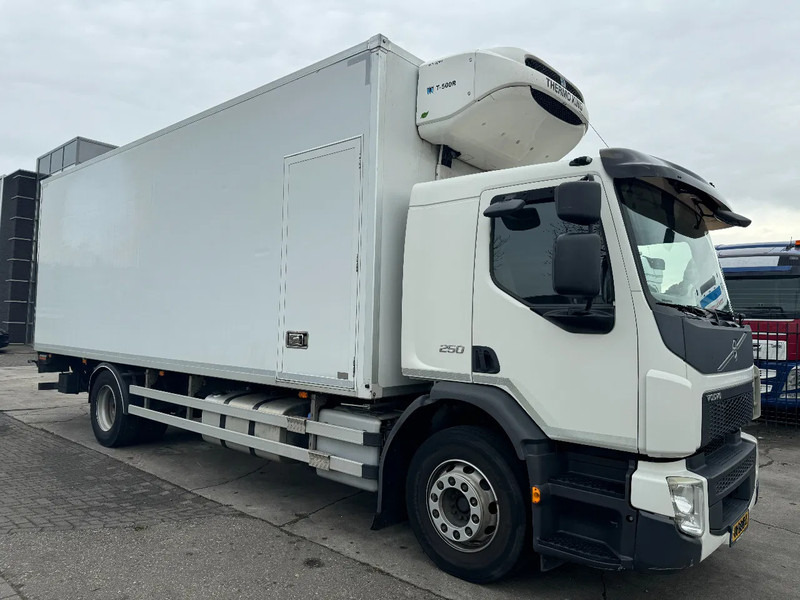 Volvo FE 250 4X2 - EURO 6 + THERMOKING T-500R + DHOLLANDIA LIFT - Kühlkoffer LKW: das Bild 3 Volvo FE 250 4X2 - EURO 6 + THERMOKING T-500R + DHOLLANDIA LIFT - Kühlkoffer LKW: das Bild 3