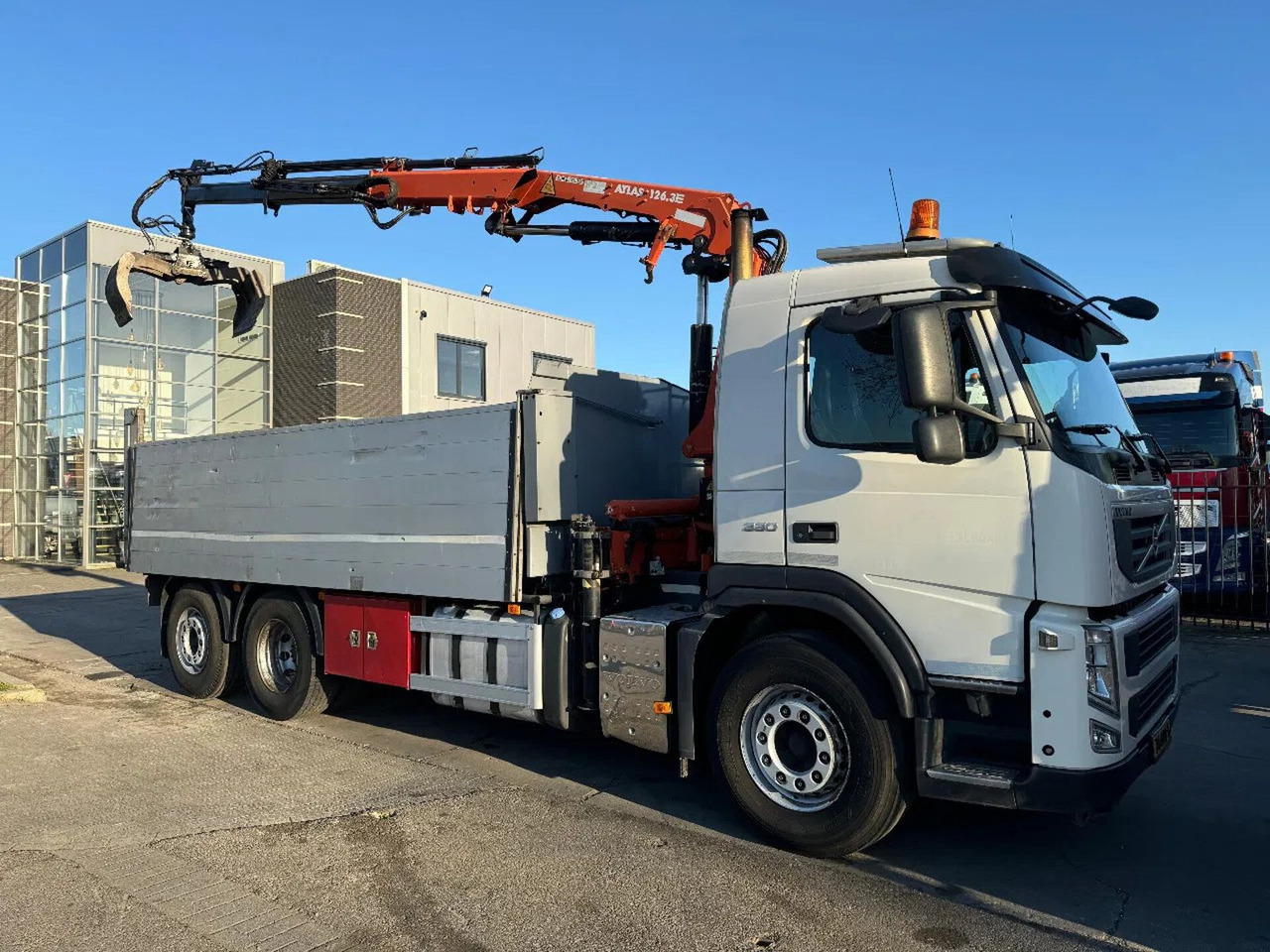 Volvo FM 330 6X2 - EURO 5 + ATLAS 126.3E A2 + REMOTE + - Kipper, Autokran: das Bild 1 Volvo FM 330 6X2 - EURO 5 + ATLAS 126.3E A2 + REMOTE + - Kipper, Autokran: das Bild 1