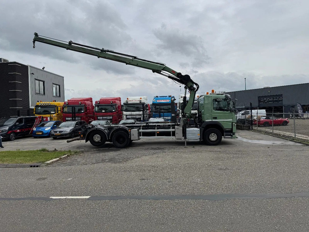 Volvo FM 370 6X2 VDL 21T HOOK + HIAB 211 + REMOTE CONT - Abrollkipper, Autokran: das Bild 2 Volvo FM 370 6X2 VDL 21T HOOK + HIAB 211 + REMOTE CONT - Abrollkipper, Autokran: das Bild 2