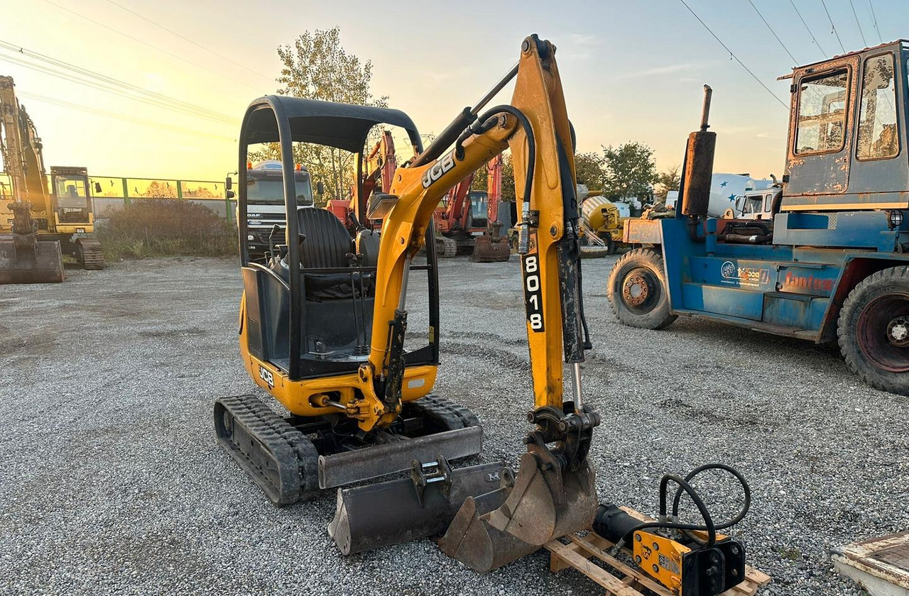 Mini escavatore Jcb 18 quintali - Minibagger: das Bild 4 Mini escavatore Jcb 18 quintali - Minibagger: das Bild 4