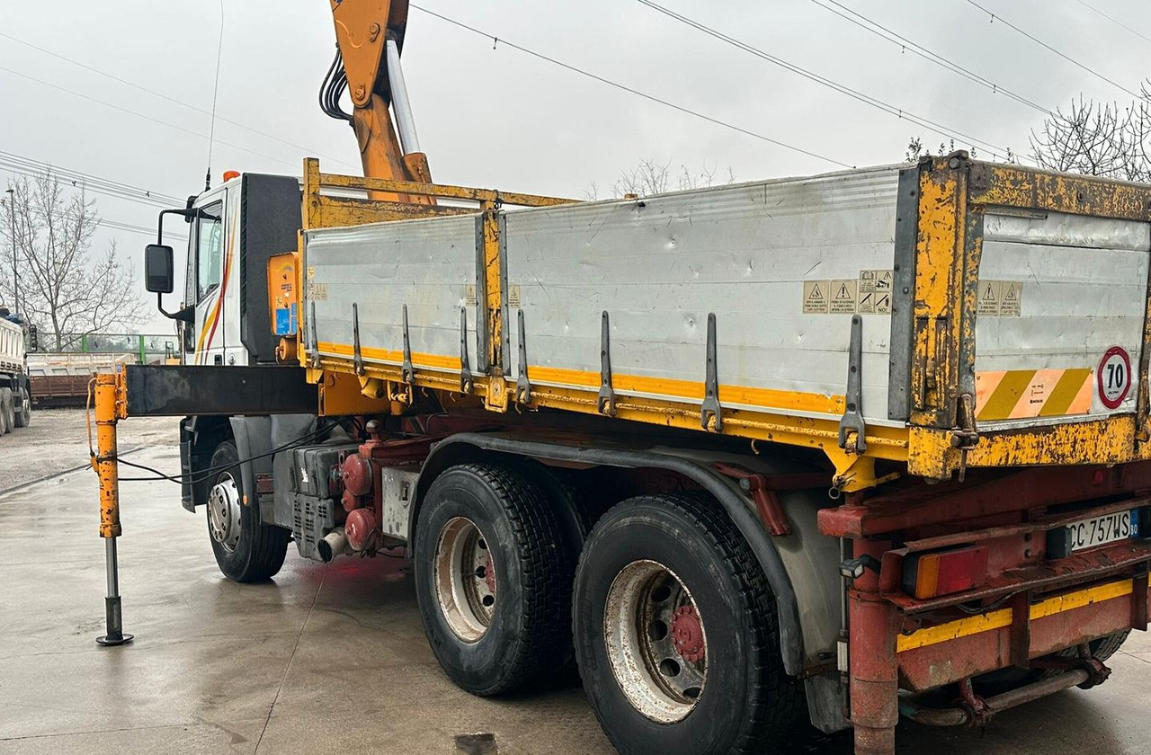 Motrice Iveco eurotech con la grù - Kipper, Autokran: das Bild 3 Motrice Iveco eurotech con la grù - Kipper, Autokran: das Bild 3