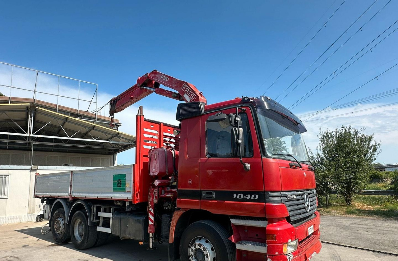 Motrice Mercedes con la gru Palfinger - Pritsche LKW, Autokran: das Bild 4 Motrice Mercedes con la gru Palfinger - Pritsche LKW, Autokran: das Bild 4