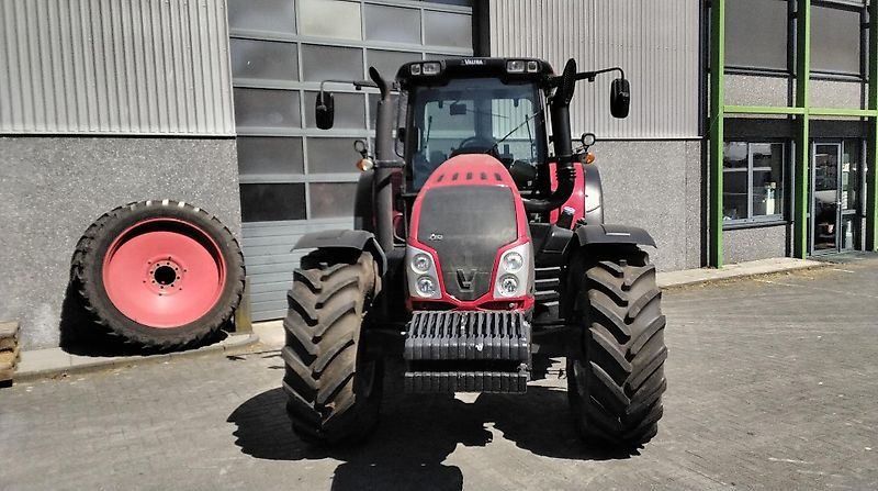 Valtra T153 Versu - Traktor: das Bild 2 Valtra T153 Versu - Traktor: das Bild 2