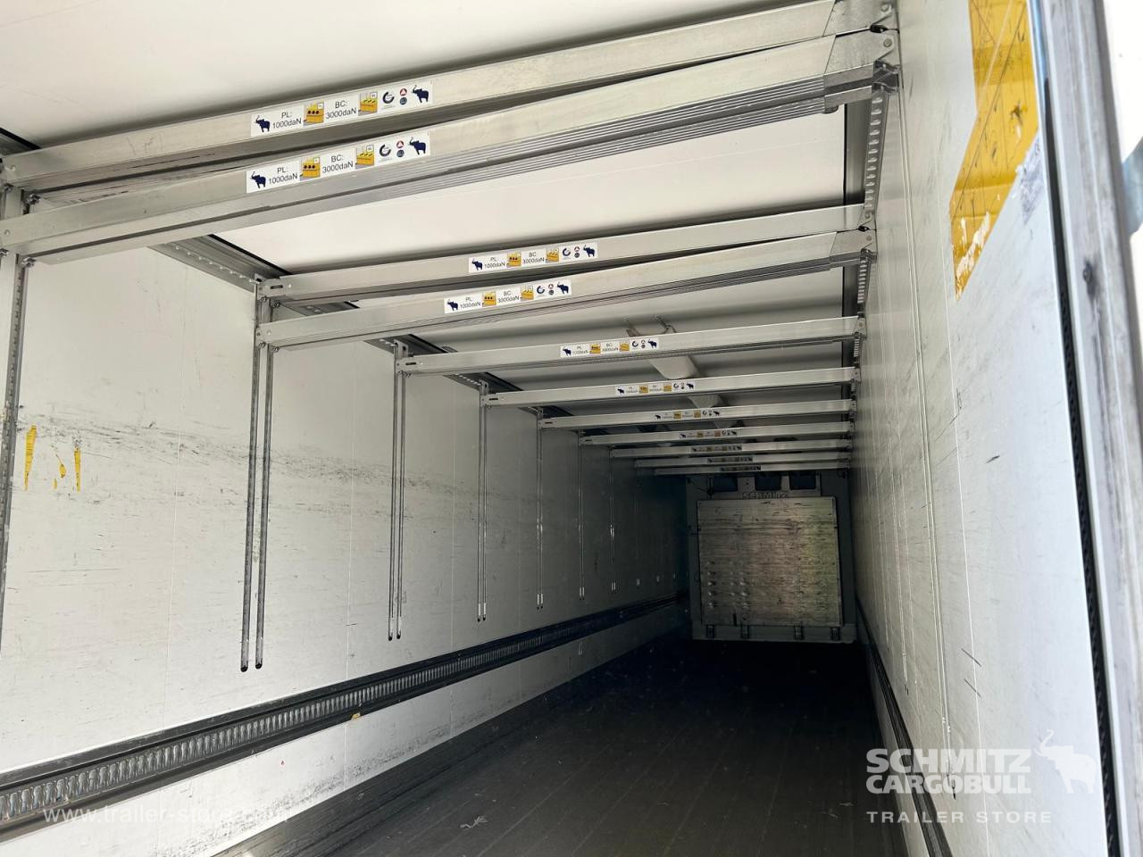 SCHMITZ Reefer Standard Double deck Taillift - Isotherm Auflieger: das Bild 2 SCHMITZ Reefer Standard Double deck Taillift - Isotherm Auflieger: das Bild 2