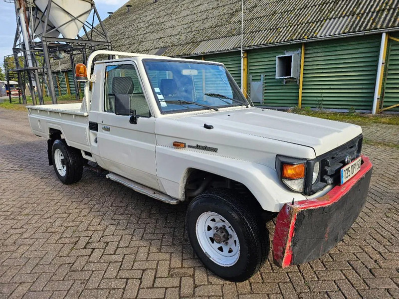 Toyota Land Cruiser LB71MOD - Pick-up: das Bild 3 Toyota Land Cruiser LB71MOD - Pick-up: das Bild 3
