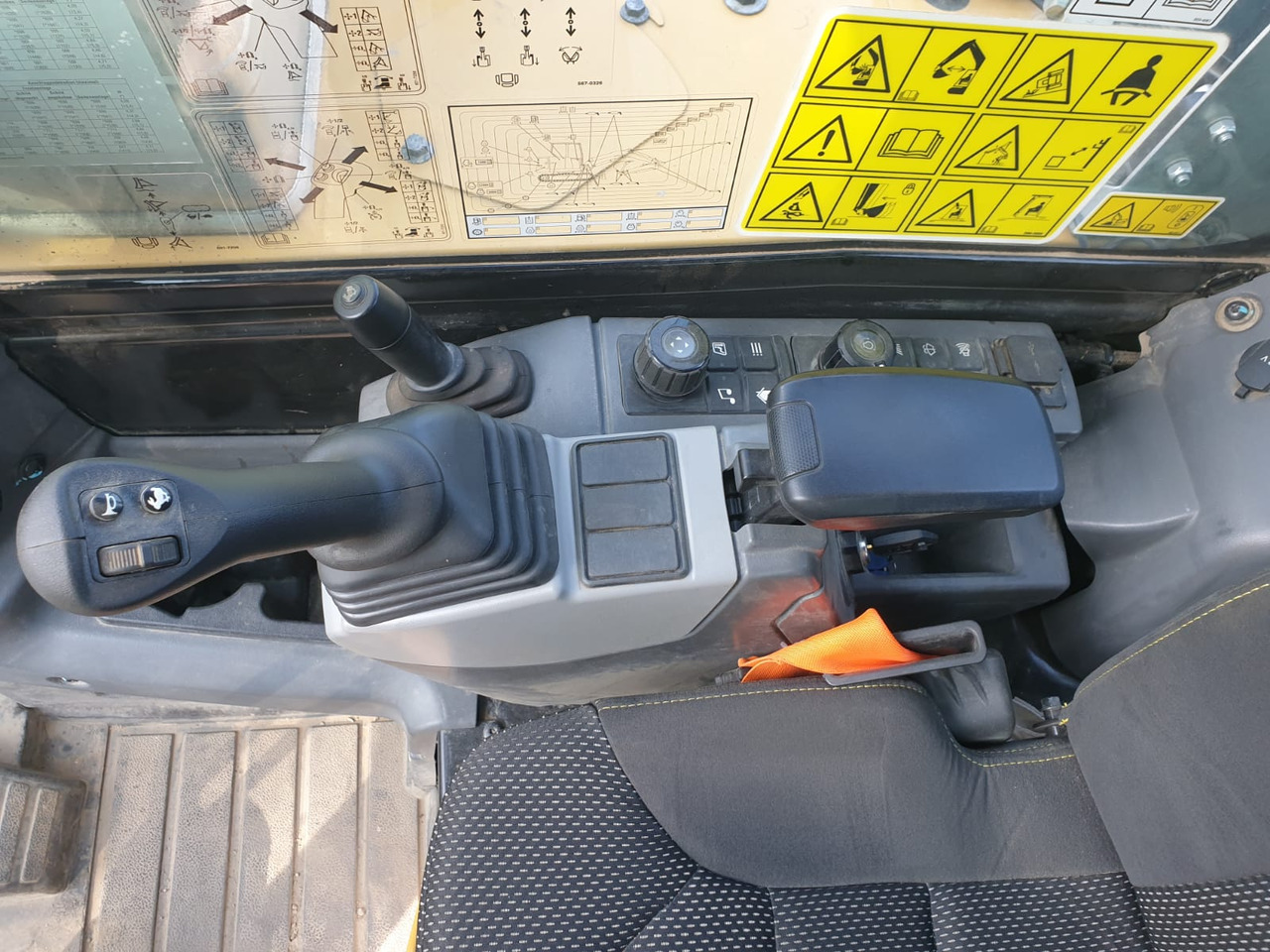 Minibagger CATERPILLAR 304-07: das Bild 17