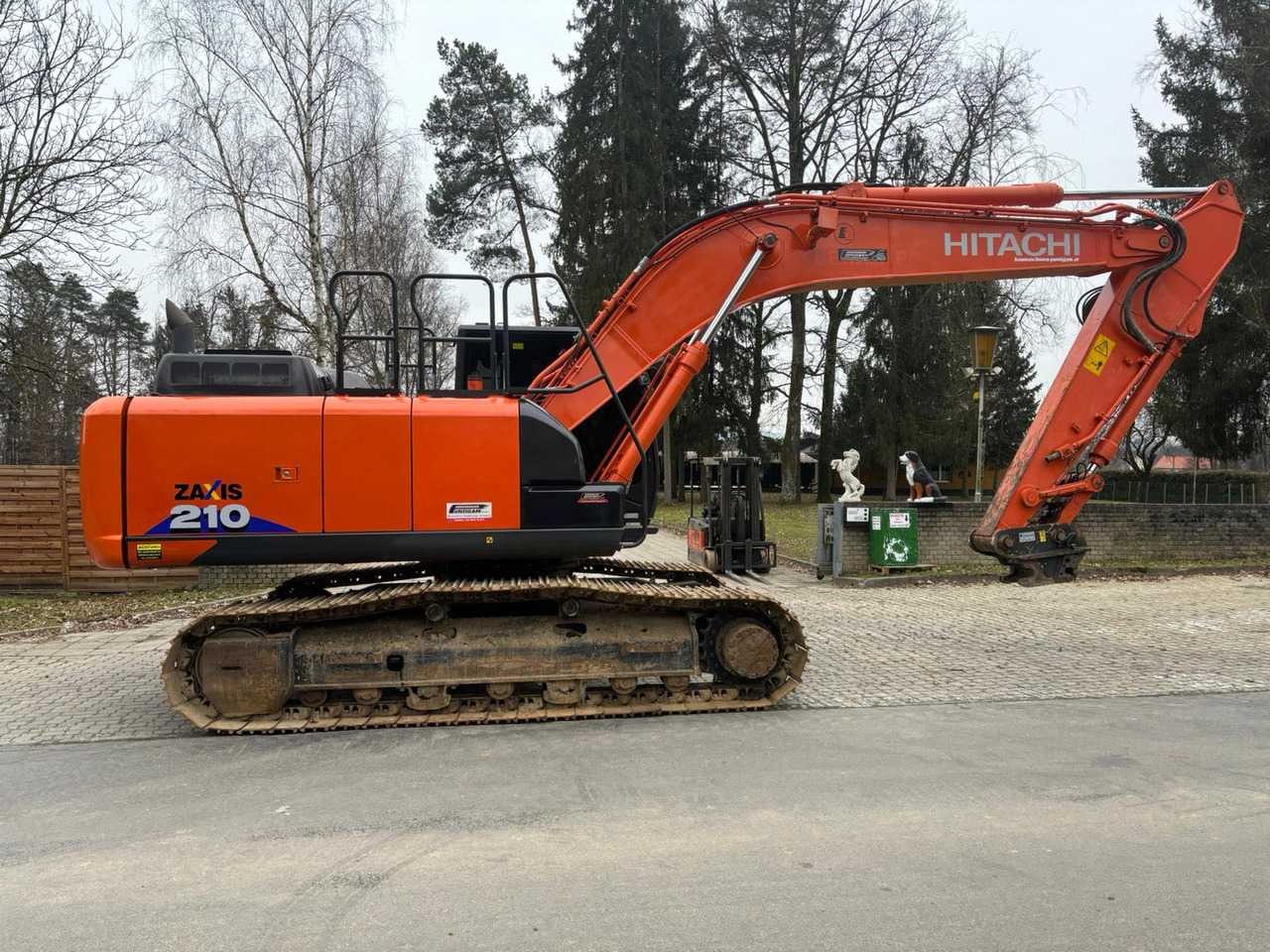 HITACHI ZX 210-6 - Kettenbagger: das Bild 2 HITACHI ZX 210-6 - Kettenbagger: das Bild 2