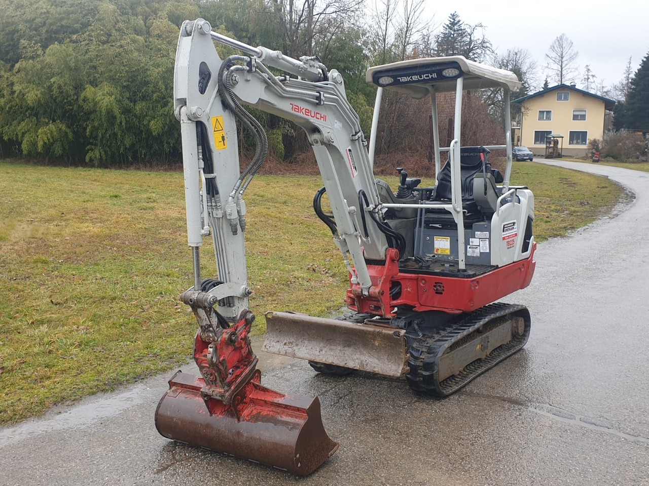 TAKEUCHI TB 225 - Minibagger: das Bild 3 TAKEUCHI TB 225 - Minibagger: das Bild 3