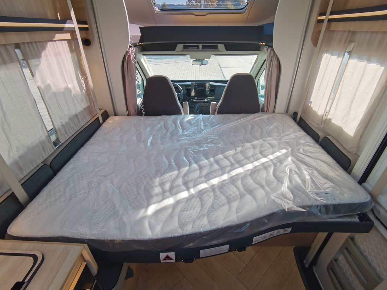 Chausson 650 TITANIUM / - 2026 - / 165PS - 8G. / HUBBETT - Leasing Chausson 650 TITANIUM / - 2026 - / 165PS - 8G. / HUBBETT: das Bild 13