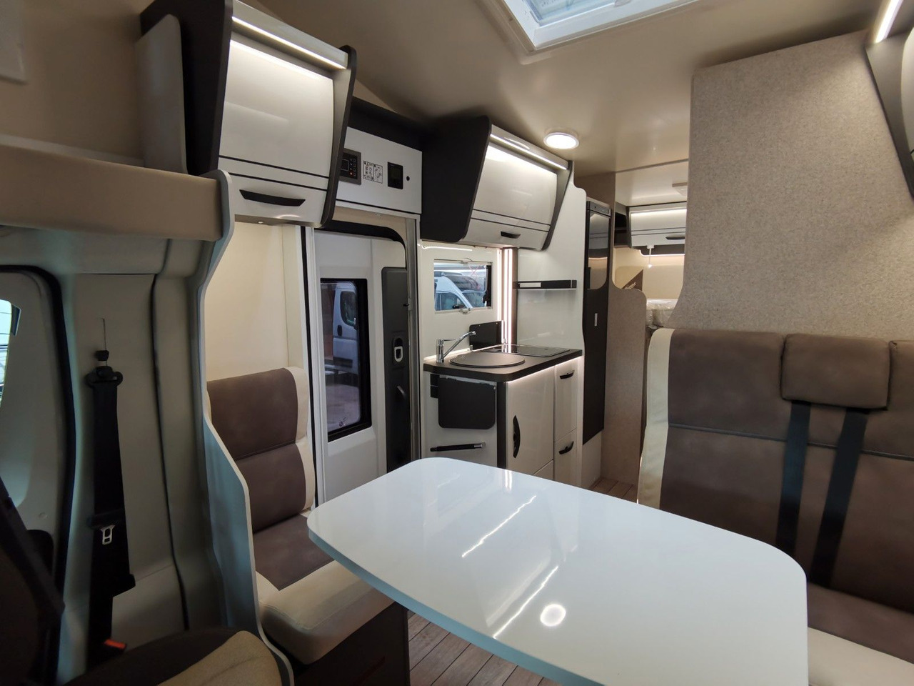 Alkoven Wohnmobil Forster A 699 EB / -MODELL 2025- / 140 PS / EINZELBETTEN: das Bild 12