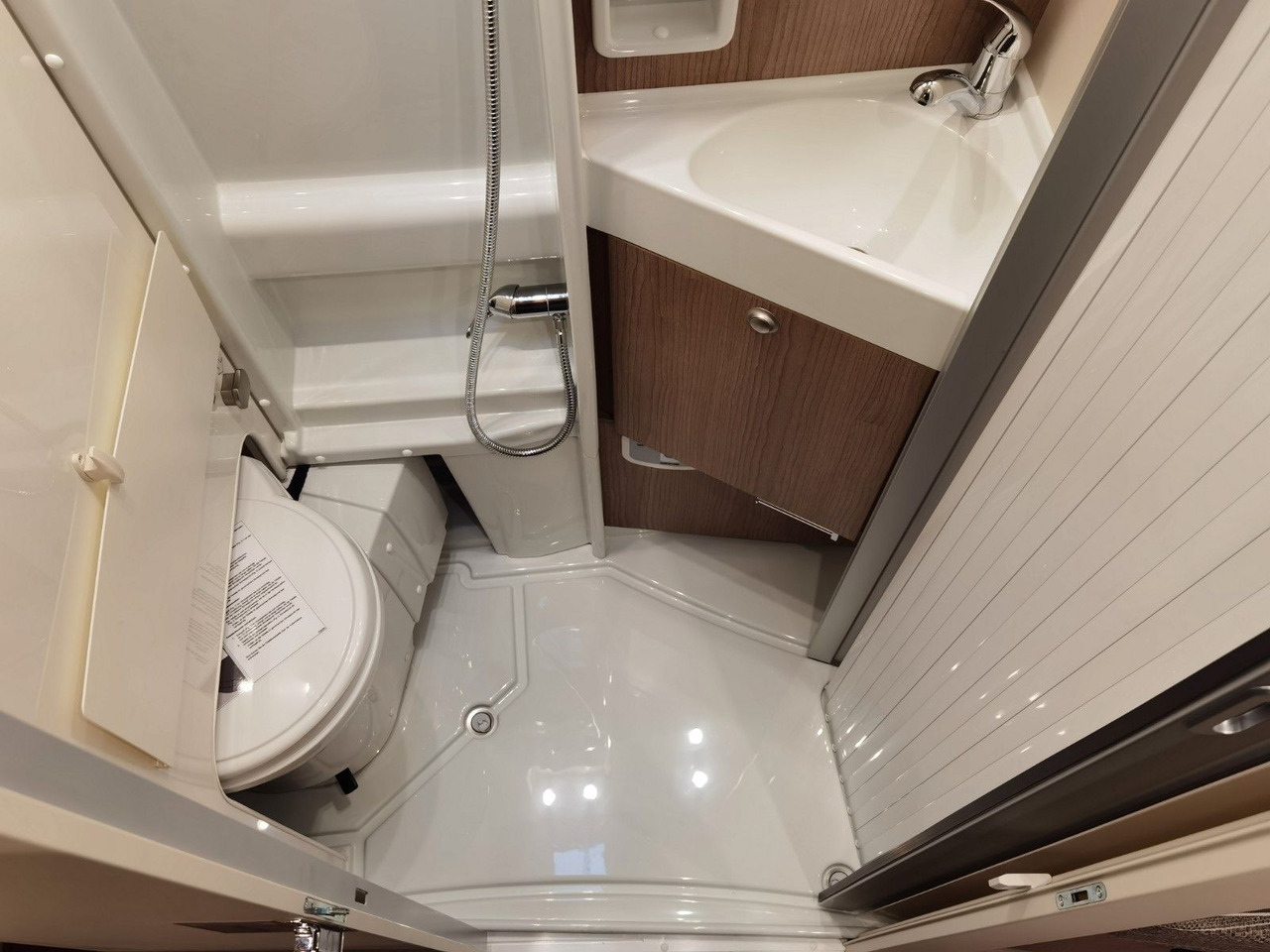 Malibu VAN DIVERSITY GT- 640 LE K /NAVIGATION & KEYLESS Malibu VAN DIVERSITY GT- 640 LE K /NAVIGATION & KEYLESS - Leasing Malibu VAN DIVERSITY GT- 640 LE K /NAVIGATION & KEYLESS Malibu VAN DIVERSITY GT- 640 LE K /NAVIGATION & KEYLESS: das Bild 19