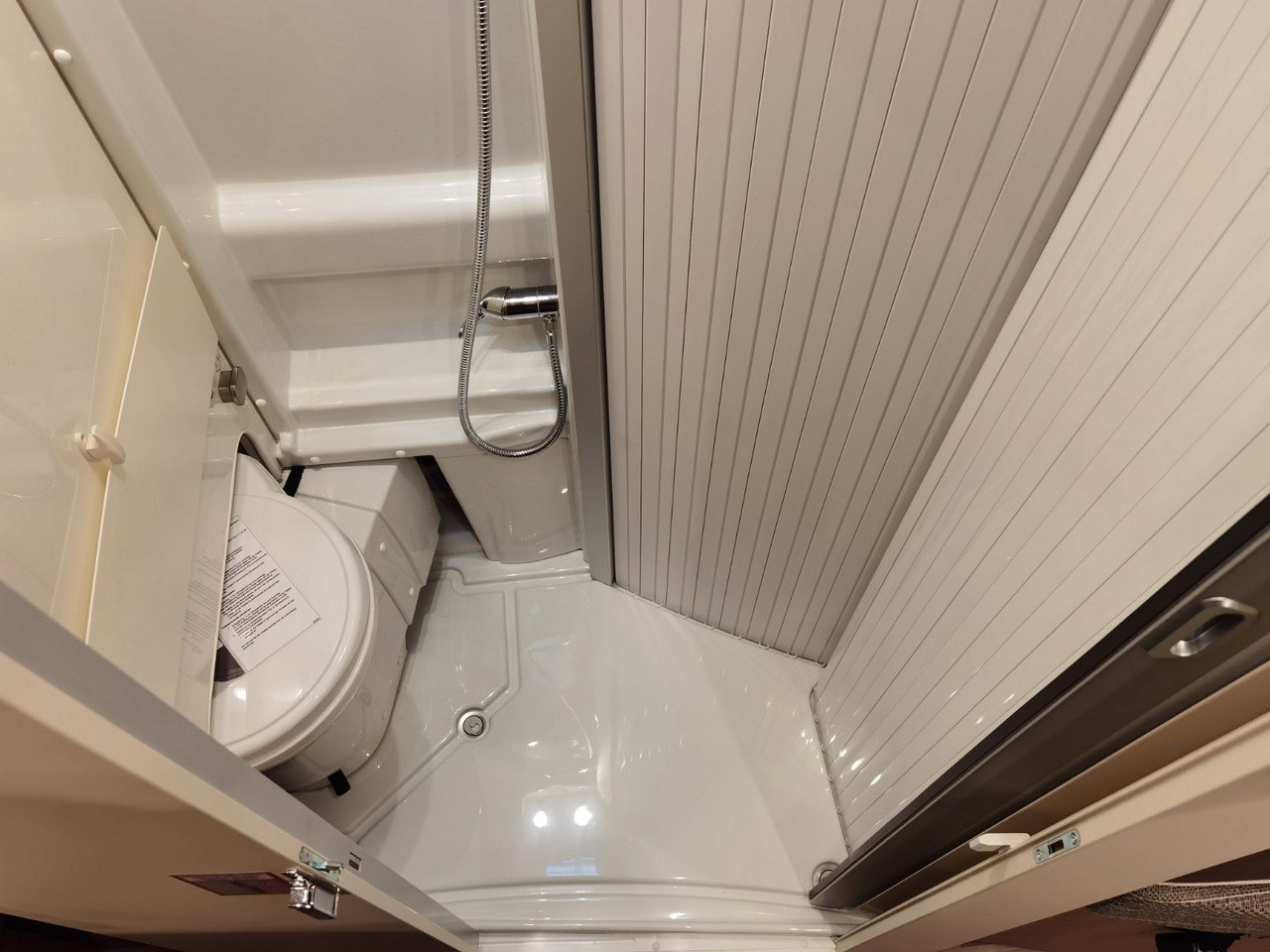 Malibu VAN DIVERSITY GT- 640 LE K /NAVIGATION & KEYLESS Malibu VAN DIVERSITY GT- 640 LE K /NAVIGATION & KEYLESS - Leasing Malibu VAN DIVERSITY GT- 640 LE K /NAVIGATION & KEYLESS Malibu VAN DIVERSITY GT- 640 LE K /NAVIGATION & KEYLESS: das Bild 20