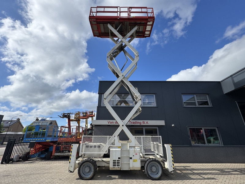 Scherenbühne Genie GS 3390 RT  Schaarhoogwerker / Scissor Lift / Arbeitsbuhne 12mtr werkhoogte 4x4 Deutz DIESEL 2013: das Bild 9