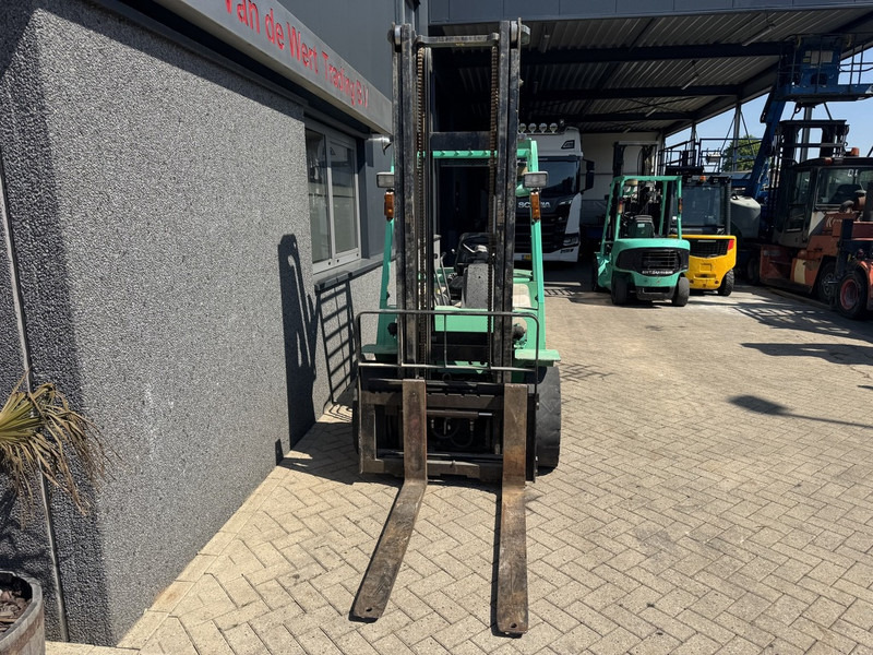 Mitsubishi FD30 - Dieselstapler: das Bild 3 Mitsubishi FD30 - Dieselstapler: das Bild 3