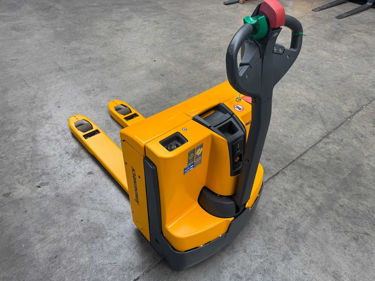 10/2024 SERVICE+UVV 10/2026 JUNGHEINRICH EJE116 1,600KG PALLET TRUCK ANT 2,198 HOURS - Gabelstapler: das Bild 4 10/2024 SERVICE+UVV 10/2026 JUNGHEINRICH EJE116 1,600KG PALLET TRUCK ANT 2,198 HOURS - Gabelstapler: das Bild 4