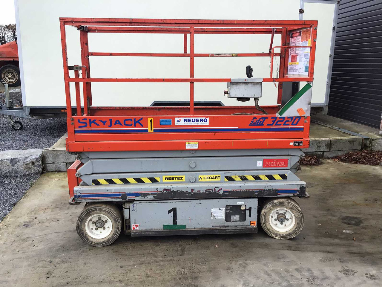 1999 SKYJACK 3220 AERIAL WORK PLATFORM - Arbeitsbühne: das Bild 1 1999 SKYJACK 3220 AERIAL WORK PLATFORM - Arbeitsbühne: das Bild 1