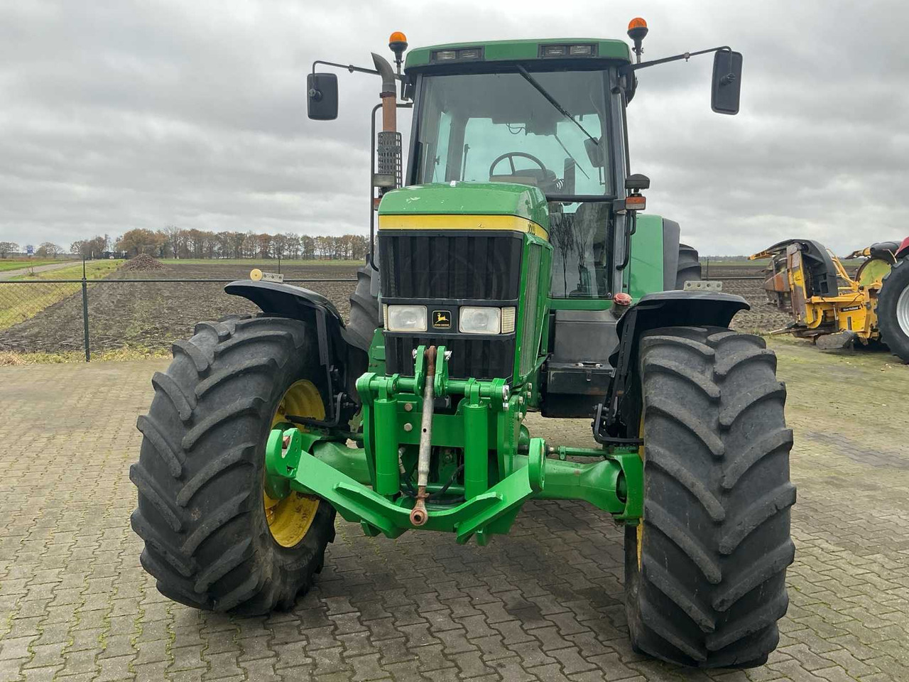 2002 JOHN DEERE 7710 FOUR WHEEL DRIVE FARM TRACTOR - Traktor: das Bild 2 2002 JOHN DEERE 7710 FOUR WHEEL DRIVE FARM TRACTOR - Traktor: das Bild 2