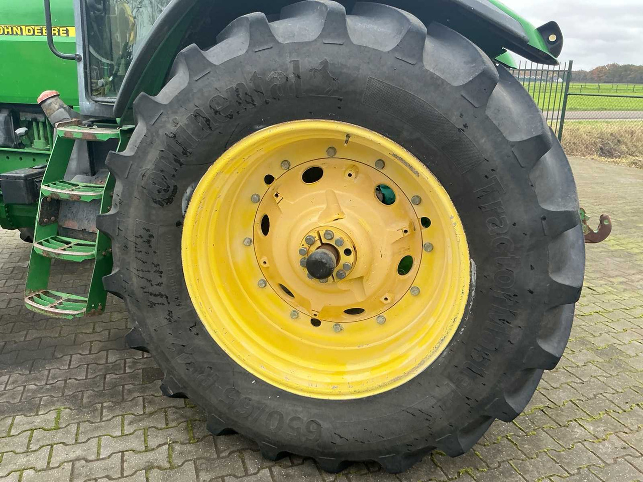 2002 JOHN DEERE 7710 FOUR WHEEL DRIVE FARM TRACTOR - Traktor: das Bild 5 2002 JOHN DEERE 7710 FOUR WHEEL DRIVE FARM TRACTOR - Traktor: das Bild 5