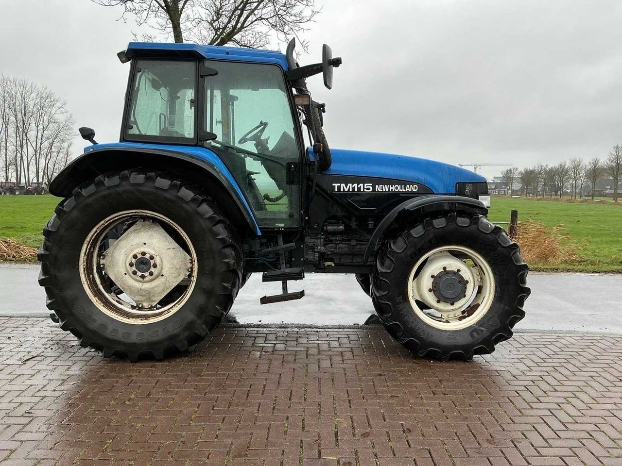 2002 NEW HOLLAND TM 115 ALL-WHEEL DRIVE FARM TRACTOR - Traktor: das Bild 5 2002 NEW HOLLAND TM 115 ALL-WHEEL DRIVE FARM TRACTOR - Traktor: das Bild 5