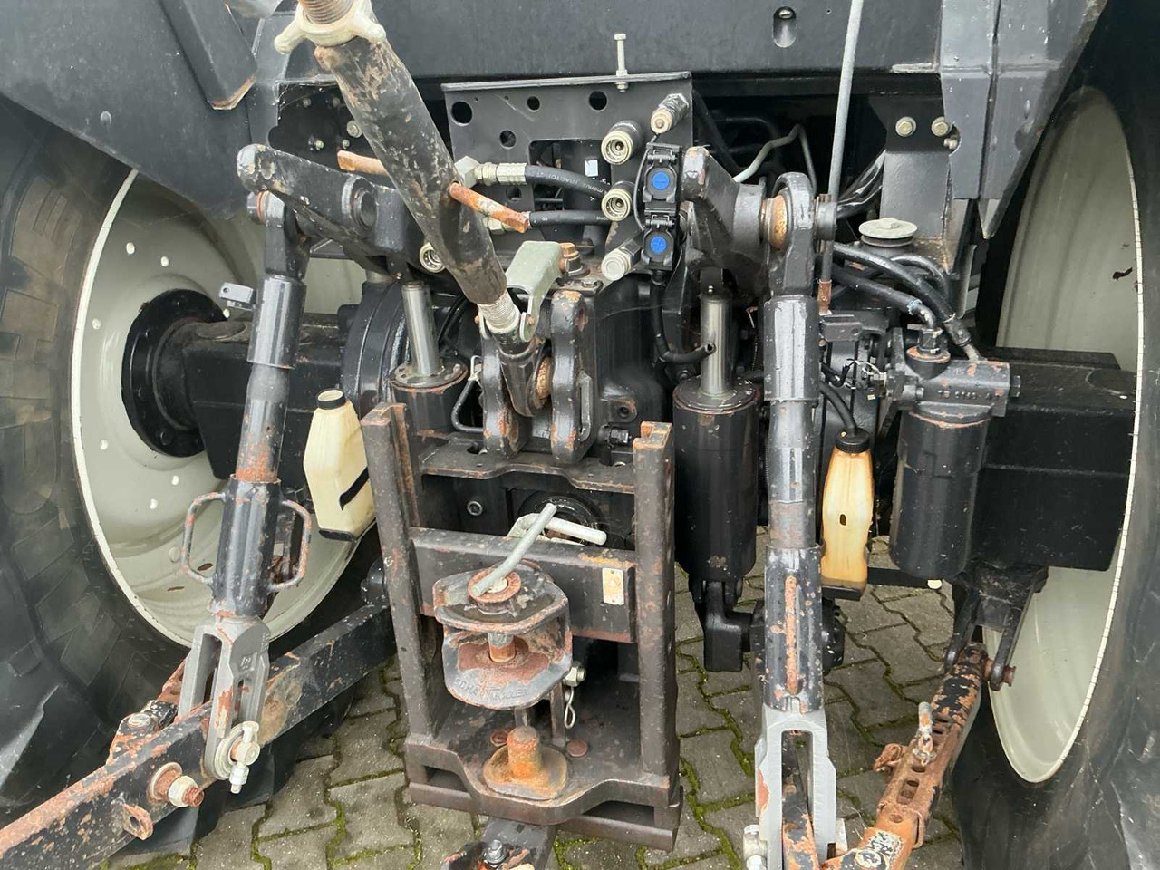 Traktor 2004 VALTRA T120 ALL-WHEEL DRIVE FARM TRACTOR: das Bild 10 Traktor 2004 VALTRA T120 ALL-WHEEL DRIVE FARM TRACTOR: das Bild 10