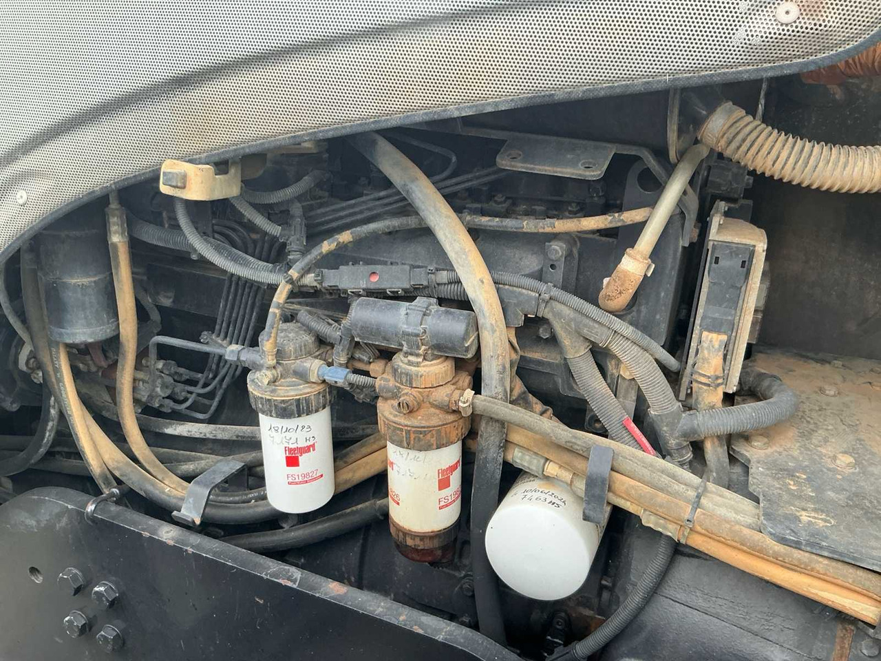 Traktor 2004 VALTRA T120 ALL-WHEEL DRIVE FARM TRACTOR: das Bild 28 Traktor 2004 VALTRA T120 ALL-WHEEL DRIVE FARM TRACTOR: das Bild 28