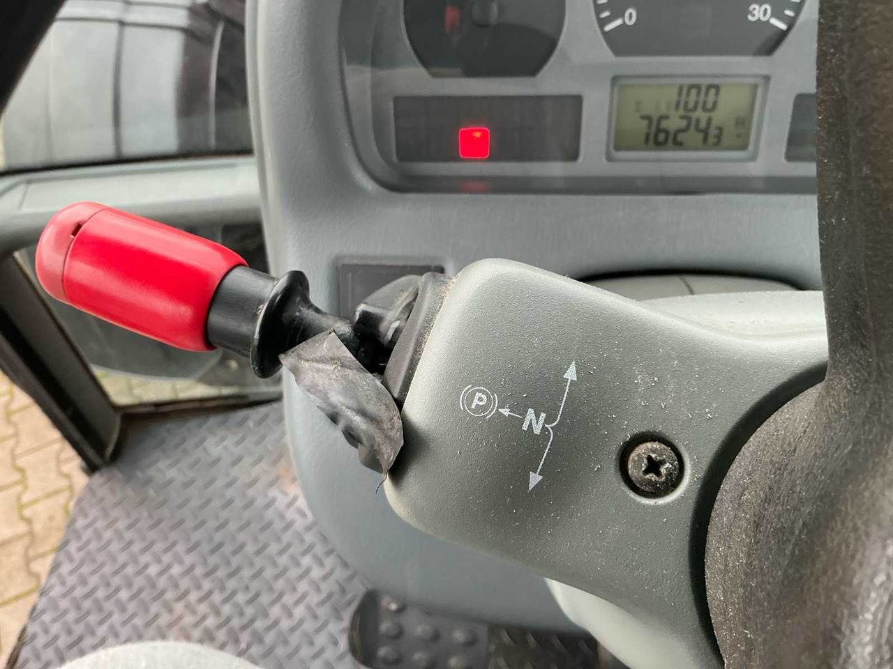 Traktor 2004 VALTRA T120 ALL-WHEEL DRIVE FARM TRACTOR: das Bild 18 Traktor 2004 VALTRA T120 ALL-WHEEL DRIVE FARM TRACTOR: das Bild 18