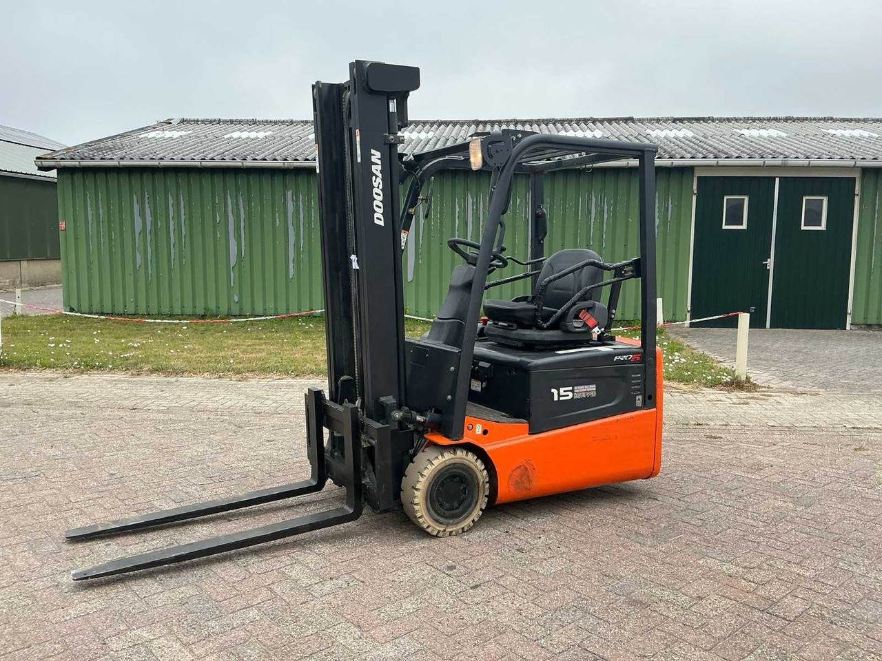 2010 DOOSAN B15T-5 FORKLIFT - Gabelstapler: das Bild 1 2010 DOOSAN B15T-5 FORKLIFT - Gabelstapler: das Bild 1