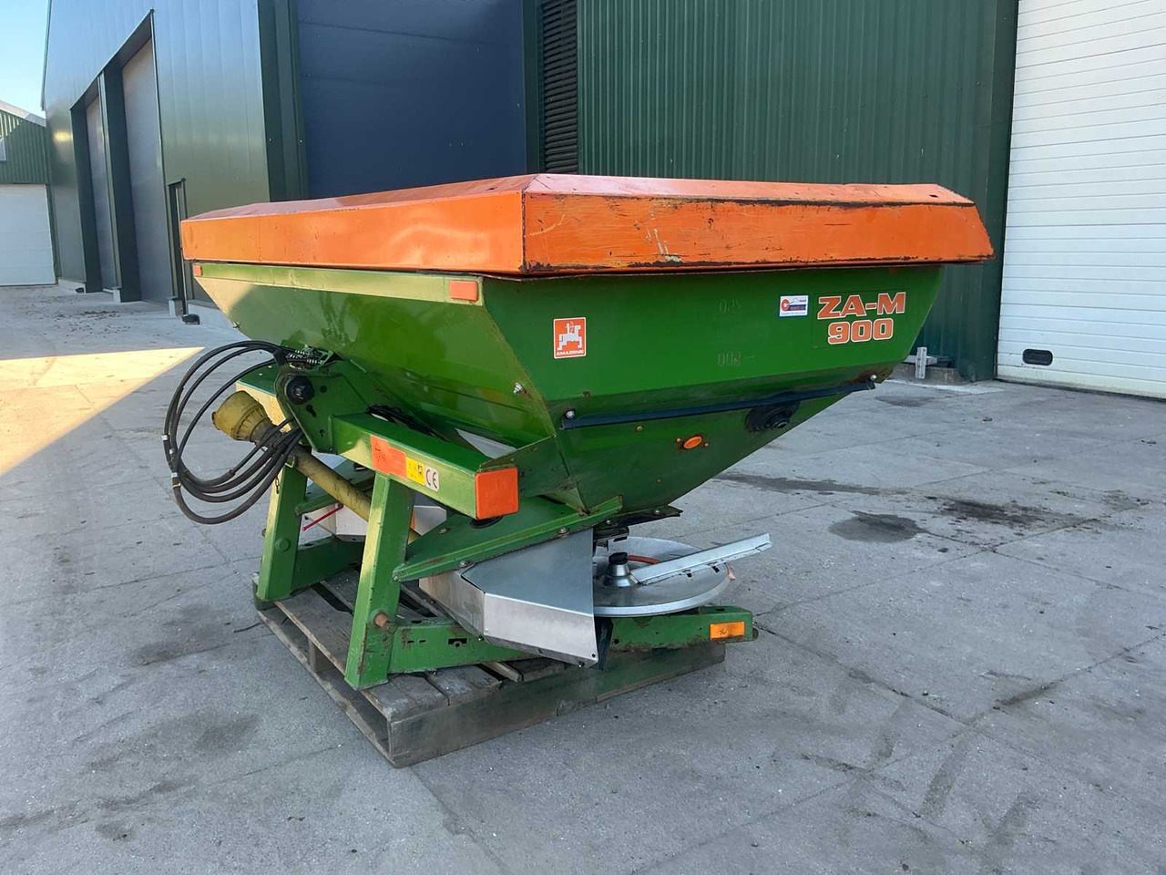 Amazone ZA-M900 - Düngerstreuer: das Bild 1 Amazone ZA-M900 - Düngerstreuer: das Bild 1