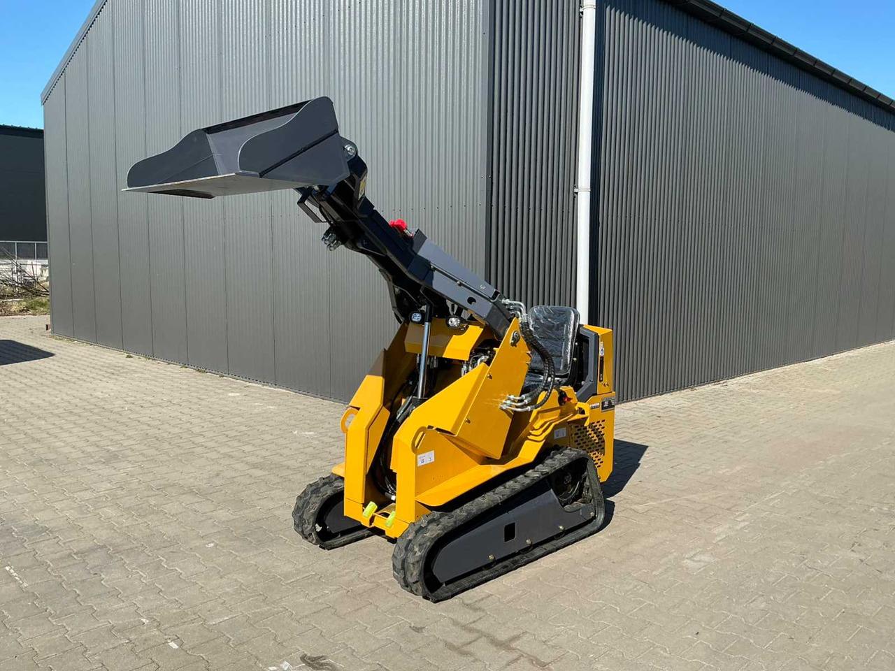 Bison Tek BT360 - Kompaktlader: das Bild 1 Bison Tek BT360 - Kompaktlader: das Bild 1