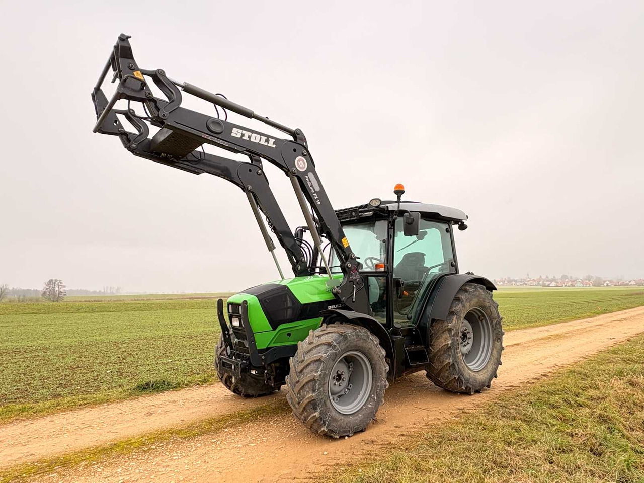 DEUTZ FAHR 5090.4 D GS - COMPACT ALL-WHEEL DRIVE TRACTOR WITH UNDERBODY PROTECTION (2018) - Traktor: das Bild 1 DEUTZ FAHR 5090.4 D GS - COMPACT ALL-WHEEL DRIVE TRACTOR WITH UNDERBODY PROTECTION (2018) - Traktor: das Bild 1