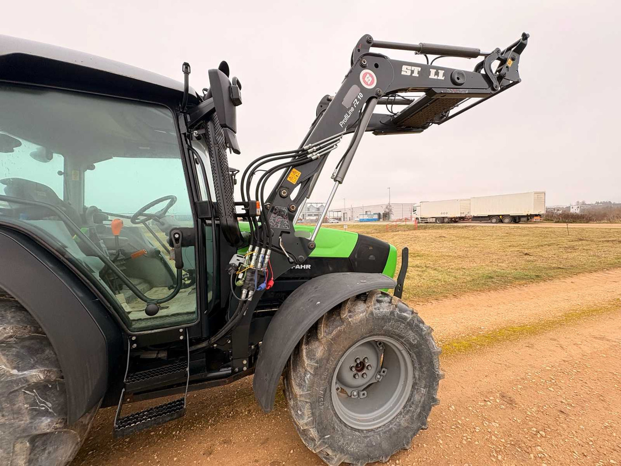DEUTZ FAHR 5090.4 D GS - COMPACT ALL-WHEEL DRIVE TRACTOR WITH UNDERBODY PROTECTION (2018) - Traktor: das Bild 4 DEUTZ FAHR 5090.4 D GS - COMPACT ALL-WHEEL DRIVE TRACTOR WITH UNDERBODY PROTECTION (2018) - Traktor: das Bild 4