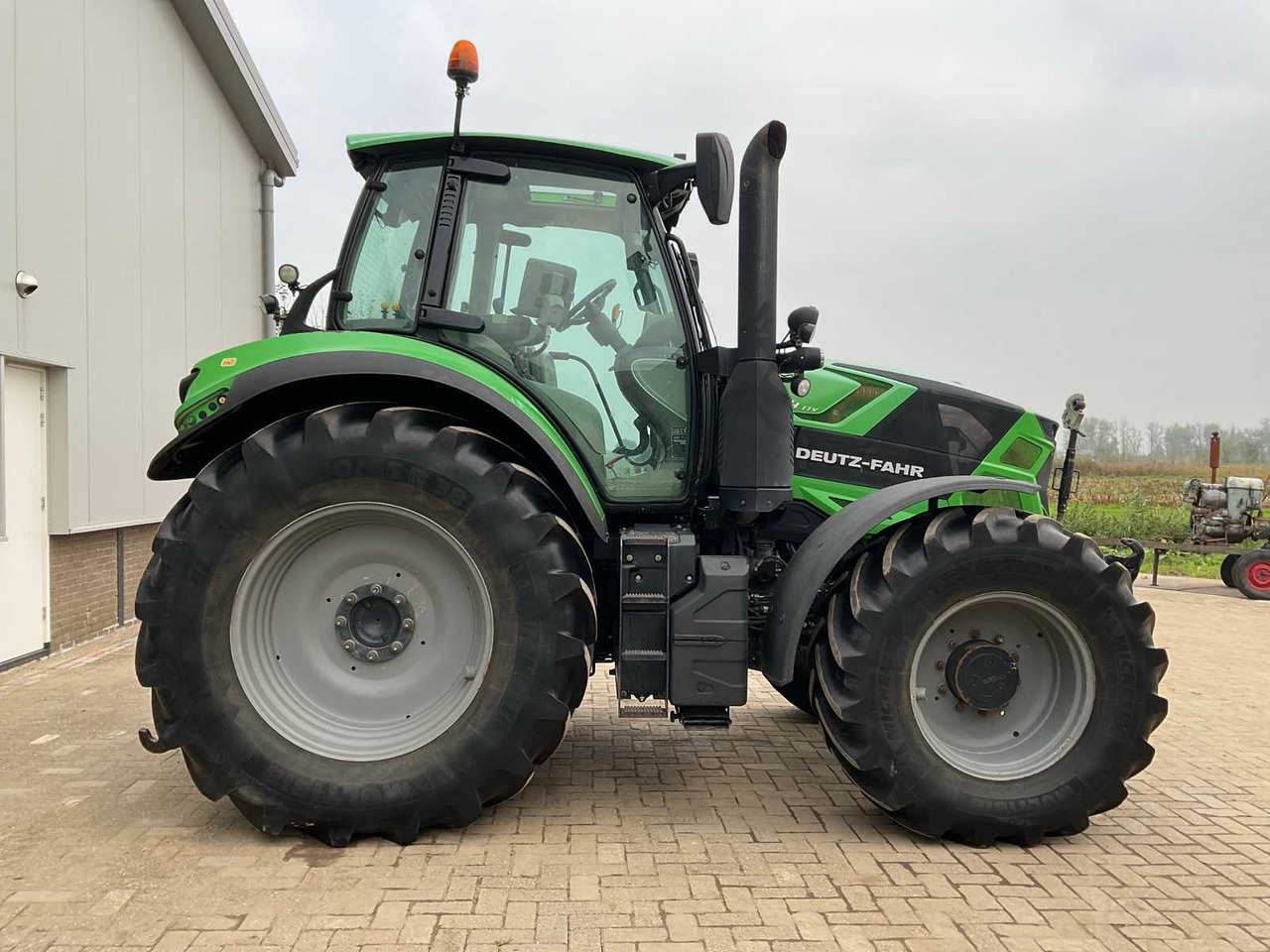 Deutz-fahr 6175.4 TTV Agrotron - Traktor: das Bild 4 Deutz-fahr 6175.4 TTV Agrotron - Traktor: das Bild 4