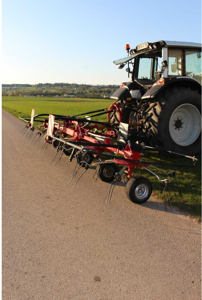 FELLA TH800D HYDRO - Technik für Bodenbearbeitung: das Bild 1 FELLA TH800D HYDRO - Technik für Bodenbearbeitung: das Bild 1
