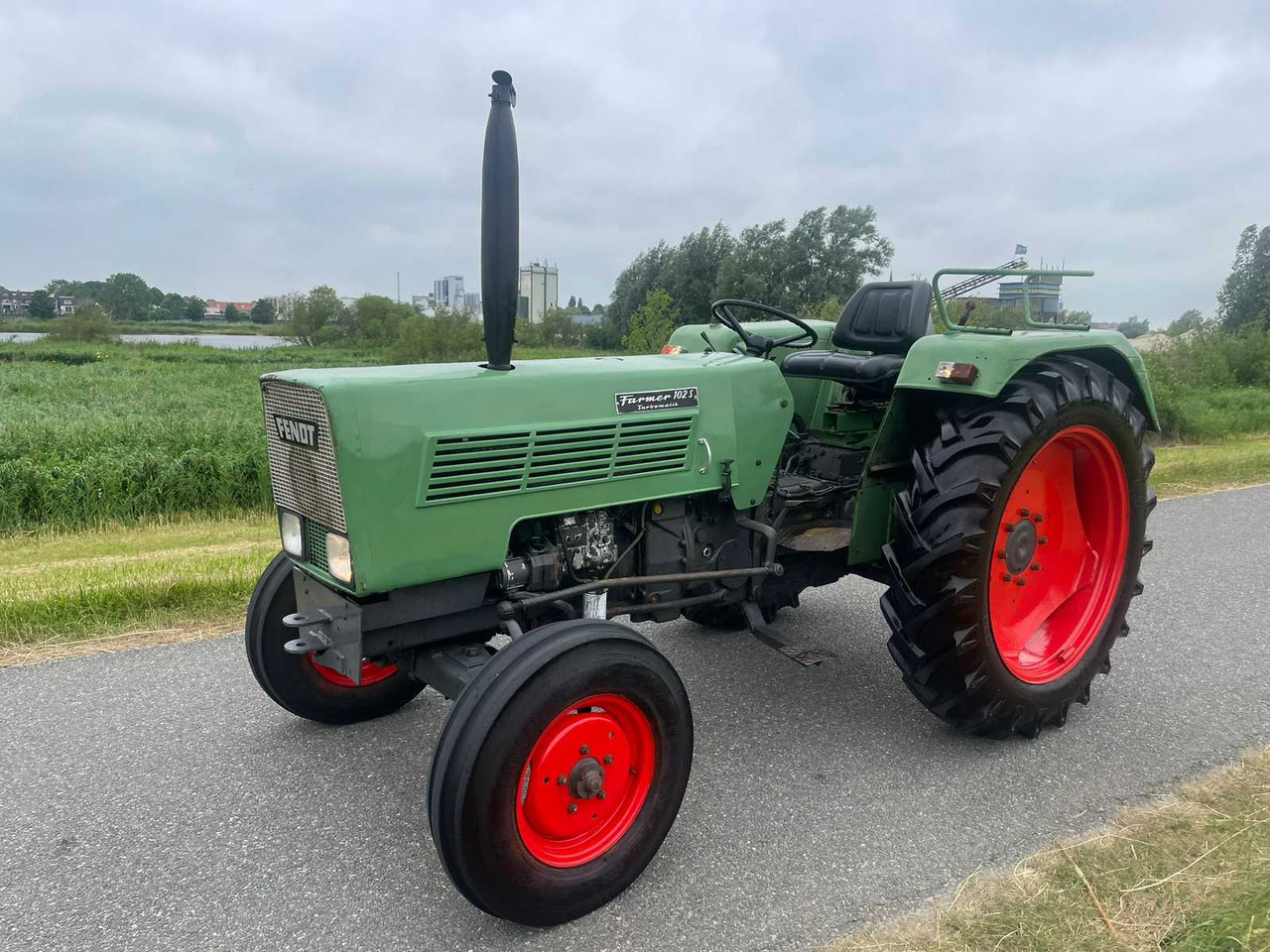 Fendt 102 S - Traktor: das Bild 1 Fendt 102 S - Traktor: das Bild 1